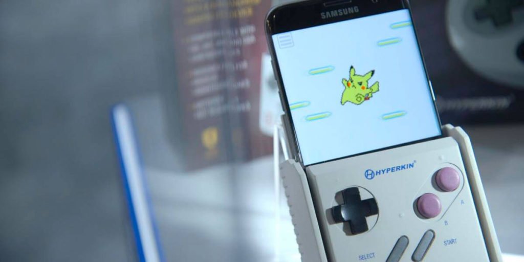 Hyperkin-Smart-Boy-convierte-los-smartphones-en-un-Game-Boy-Color