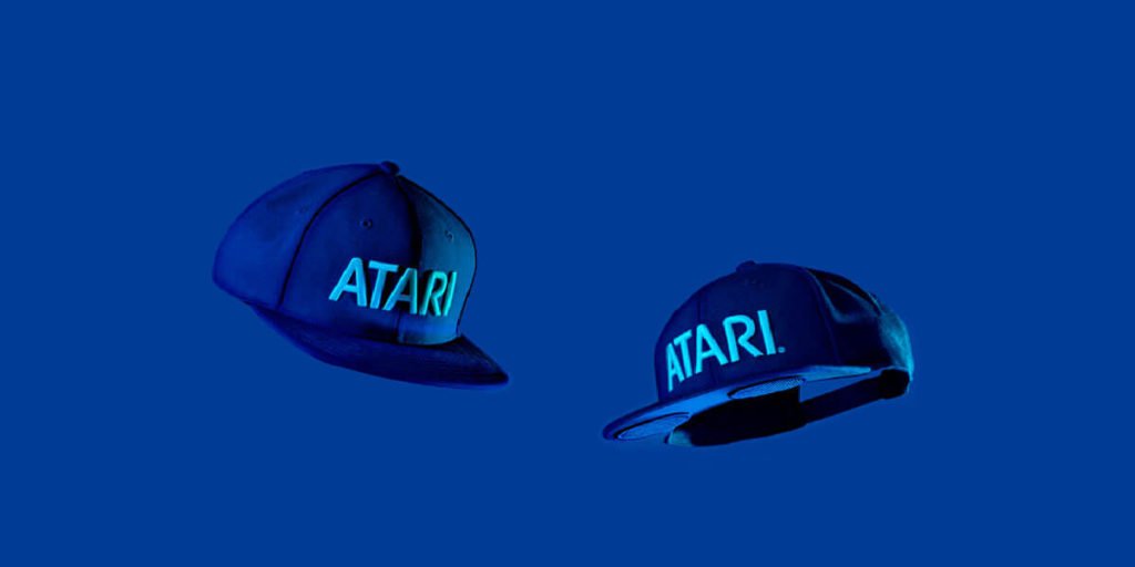 Y-el-nuevo-gadget-de-Atari-es-una-gorra-con-bocinas